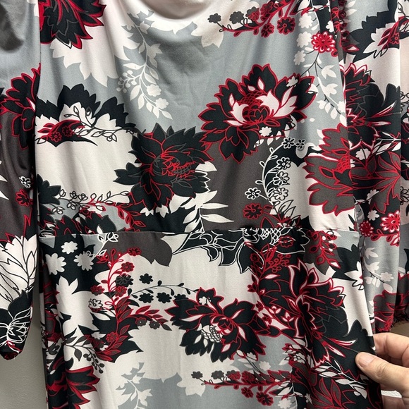 Daisy Fuentes Floral Midi Dress in Black, Red, and White - Picture 4 of 5